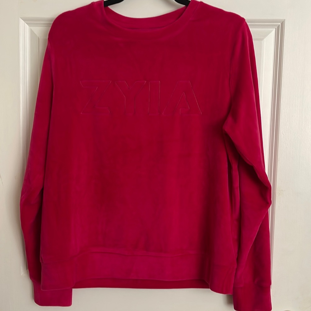 Zyia crew neck long sleeve sweatshirt.